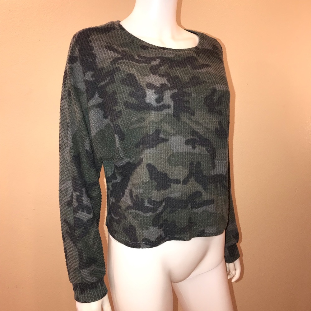 Vibe Camouflage Crop Top Size M Military Green Long Sleeve Waffle Knit Relaxed